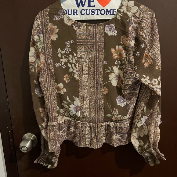 American Eagle Blouse - Picture 2 of 2